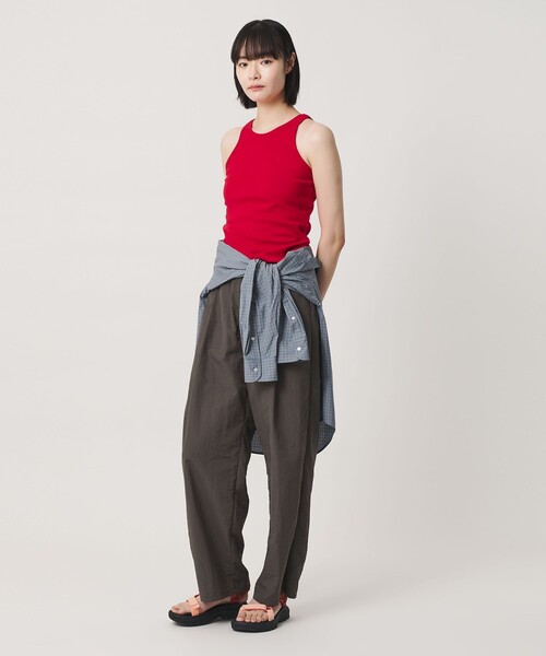 NICE WEATHER(ナイスウェザー)の「<NICE WEATHER>1タック ナイロンイージーパンツ(その他パンツ・レディース・ダークグレー/ダークブラウン・S/M)」の4枚目の写真