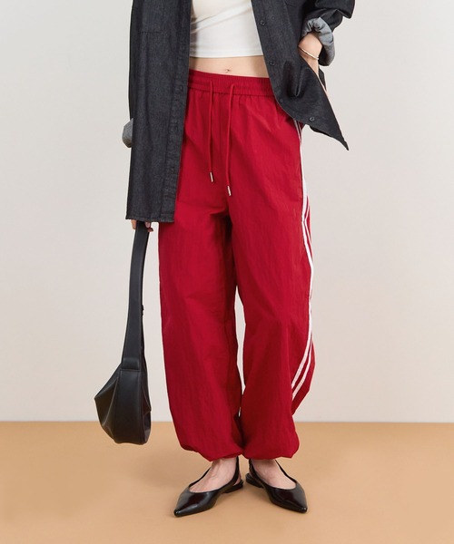 ABYS（アビス）の「【ドローコード付き】サイドライントラックナイロンパンツ（その他パンツ・レディース・ネイビー/ブラウン/レッド・MEDIUM/LARGE）」の19枚目の写真
