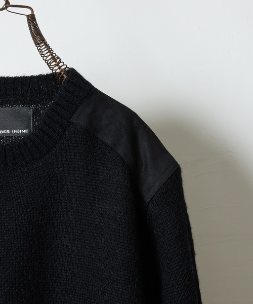 NUMBER (N)INE(ナンバーナイン)の「MOHAIR MIX KNIT PATCHED CREWNECK SWEATER / ウールモヘヤ ミックス ショルダー&エルボーパッチ クルーネック セーター(ニット/セーター・メンズ・パープル/ブラック/ブラック系/オリーブ・2/3/4)」の7枚目の写真