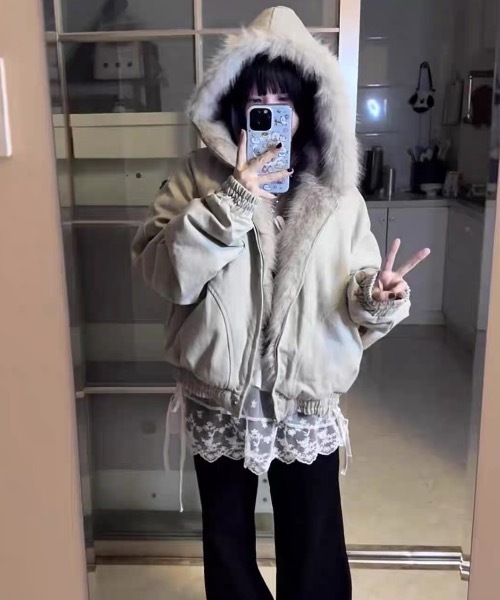 LAMPOON(ランプーン)の「フェイクファーフードブルゾン(ブルゾン・レディース・グレー/ブラック・SMALL/MEDIUM/LARGE/X-LARGE)」の10枚目の写真