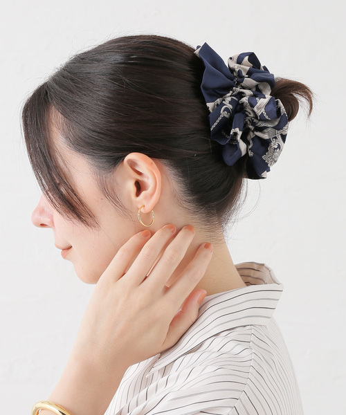 journal standard L'essage(ジャーナルスタンダードレサージュ)の「MANIPURI/マニプリ ラッフルシュシュ(その他ヘアアクセサリー・レディース・ネイビー・FREE)」の1枚目の写真