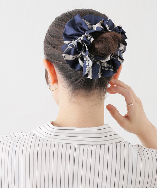 journal standard L'essage(ジャーナルスタンダードレサージュ)の「MANIPURI/マニプリ ラッフルシュシュ(その他ヘアアクセサリー・レディース・ネイビー・FREE)」の6枚目の写真