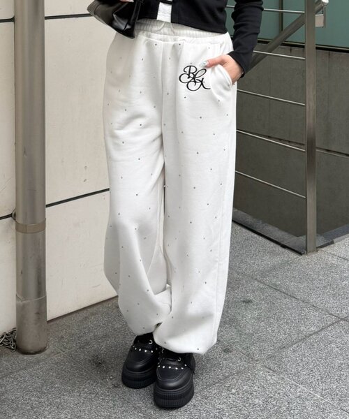continuer de NICE CLAUP(コンティニューデナイスクラップ)の「ラインストーンスウェットPT(スウェットパンツ・レディース・ピンク/オフホワイト/サックスブルー/トップグレー/ブラック・FREE)」の2枚目の写真
