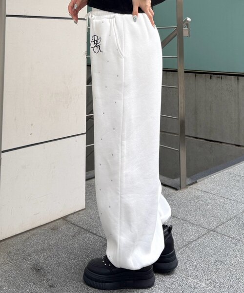 continuer de NICE CLAUP(コンティニューデナイスクラップ)の「ラインストーンスウェットPT(スウェットパンツ・レディース・ピンク/オフホワイト/サックスブルー/トップグレー/ブラック・FREE)」の8枚目の写真