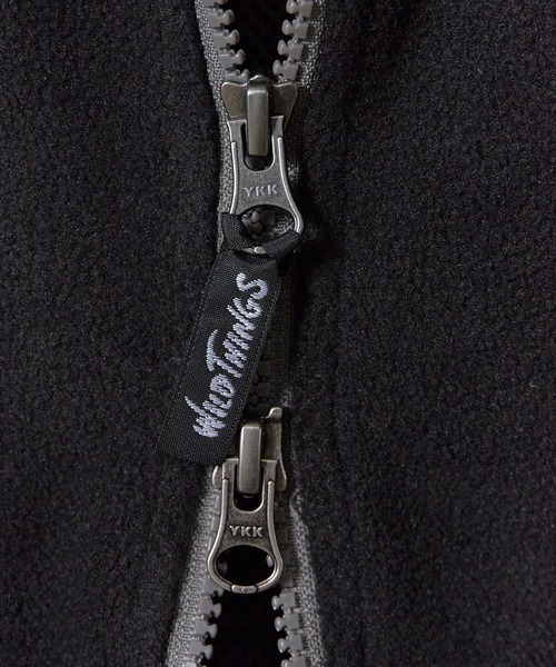 WILD THINGS(ワイルドシングス)の「WILD THINGS/ワイルドシングス BULKY FLEECE VEST バルキー フリース ベスト ミニマル メンズ レディース ロゴ刺繍 2026秋冬 秋服 冬服(ベスト・メンズ・ブラック・M/L/XL)」の4枚目の写真