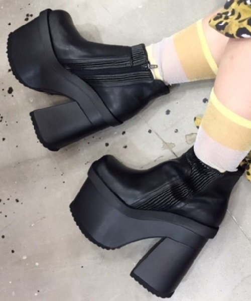 Jeffrey Campbell(ジェフリーキャンベル)の「ボリュームソール厚底ショートブーツ(ブーツ・レディース・ブラック・37/38/36/35/39)」の3枚目の写真