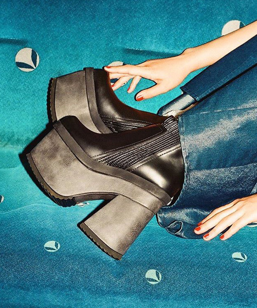 Jeffrey Campbell(ジェフリーキャンベル)の「ボリュームソール厚底ショートブーツ(ブーツ・レディース・ブラック・37/38/36/35/39)」の4枚目の写真