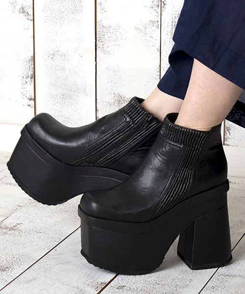 Jeffrey Campbell(ジェフリーキャンベル)の「ボリュームソール厚底ショートブーツ(ブーツ・レディース・ブラック・37/38/36/35/39)」の9枚目の写真