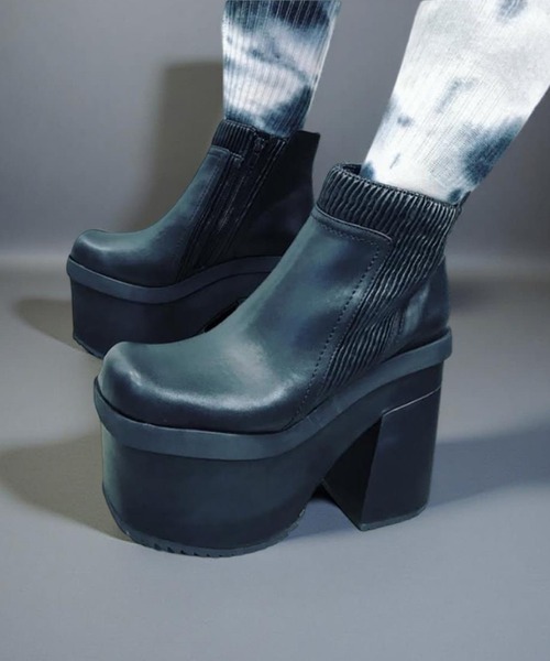 Jeffrey Campbell(ジェフリーキャンベル)の「ボリュームソール厚底ショートブーツ(ブーツ・レディース・ブラック・37/38/36/35/39)」の11枚目の写真