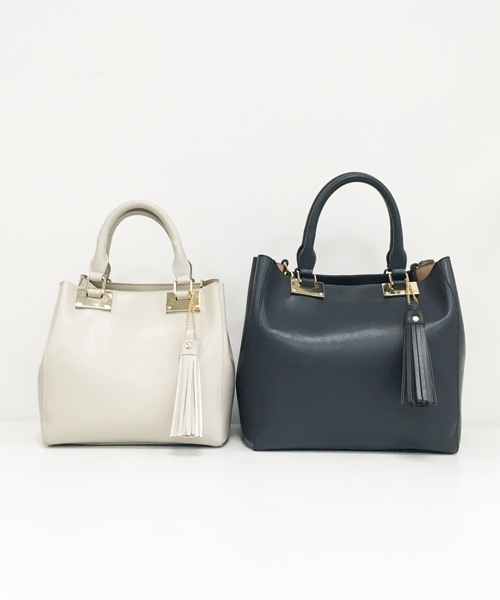 MONICA（モニカ）の「タッセル付　ショルダートート　Sサイズ（ショルダーバッグ・レディース・ブラック/アイボリー/グレー/レッド/ブラウン/グレー系その他・FREE）」の11枚目の写真