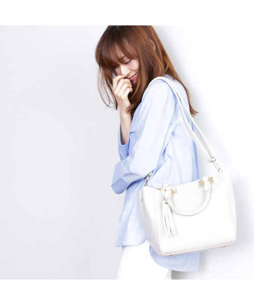 MONICA（モニカ）の「タッセル付　ショルダートート　Sサイズ（ショルダーバッグ・レディース・ブラック/アイボリー/グレー/レッド/ブラウン/グレー系その他・FREE）」の12枚目の写真