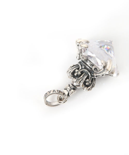 ROYAL ORDER（ロイヤルオーダー）の「CITADEL CRYSTAL PENDANT w/ CZ（ネックレス・レディース・シルバー・ﾌﾘ-）」の8枚目の写真