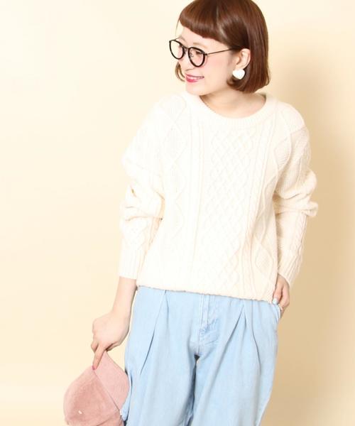 coen（コーエン）の「オーバーサイズケーブルニット(キャメル / ワイン / オリーブ ⇒ WEB限定カラー)（ニット/セーター・レディース・ベージュ/オリーブ/レッド/ワイン/オフホワイト/キャメル・FREE）」の2枚目の写真