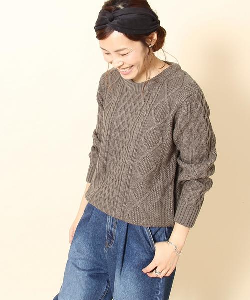 coen（コーエン）の「オーバーサイズケーブルニット(キャメル / ワイン / オリーブ ⇒ WEB限定カラー)（ニット/セーター・レディース・ベージュ/オリーブ/レッド/ワイン/オフホワイト/キャメル・FREE）」の4枚目の写真