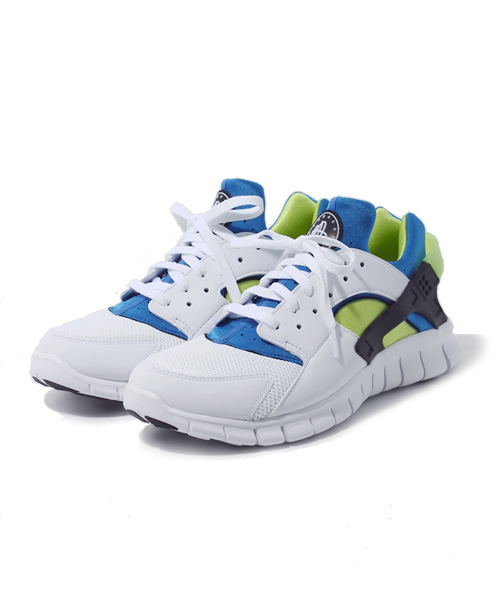 NIKE（ナイキ）の「HUARACHE FREE RUN ハラチ フリー（スニーカー・メンズ・ホワイト/ブラック・26.5cm/27cm/27.5cm/28cm/28.5cm）」の2枚目の写真