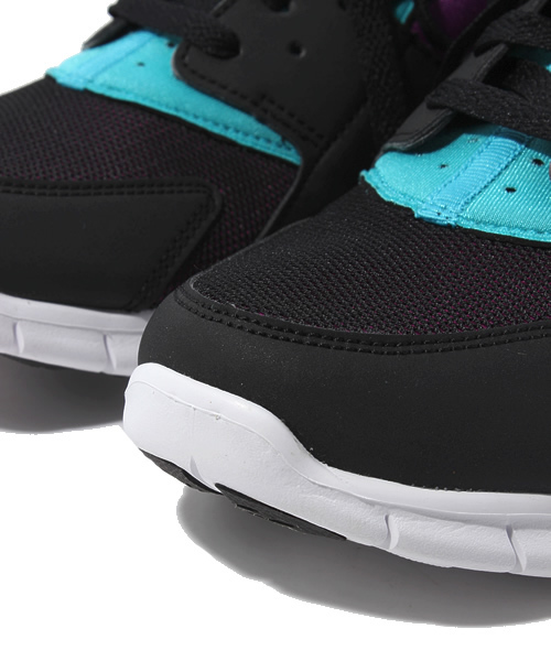 NIKE（ナイキ）の「HUARACHE FREE RUN ハラチ フリー（スニーカー・メンズ・ホワイト/ブラック・26.5cm/27cm/27.5cm/28cm/28.5cm）」の8枚目の写真