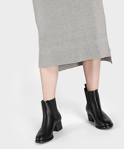 CHARLES & KEITH（チャールズ & キース）の「チェルシーカフブーツ / CHELSEA CALF BOOTS（ブーツ・レディース・バーガンディー/ブラック・23cm/22.5cm/23.5cm/25.5cm/24.5cm/25cm）」の3枚目の写真