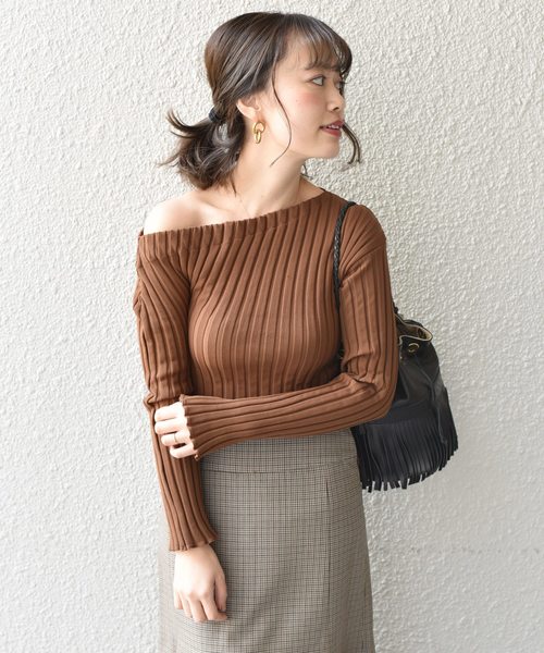 SHIPS(シップス)の「JANE SMITH:12Gワンショルダーニット(ニット/セーター・レディース・ベージュ/ブラウン/オリーブ・ONE SIZE)」の2枚目の写真