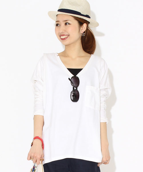 Ray BEAMS（レイビームス）の「SKARGORN / ポケット付 ロングスリーブ（Tシャツ/カットソー・レディース・ホワイト/インディゴブルー/ブラック/レッド系その他/ホワイト系その他/ネイビー・ONE SIZE）」の2枚目の写真