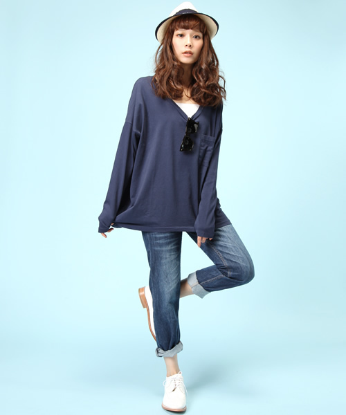 Ray BEAMS（レイビームス）の「SKARGORN / ポケット付 ロングスリーブ（Tシャツ/カットソー・レディース・ホワイト/インディゴブルー/ブラック/レッド系その他/ホワイト系その他/ネイビー・ONE SIZE）」の16枚目の写真