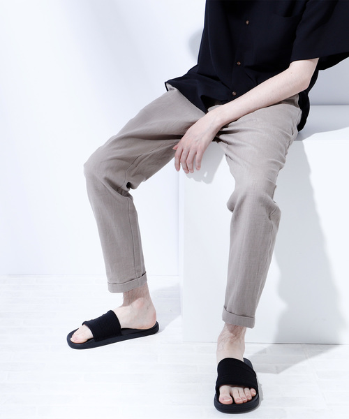 EMMA CLOTHES(エマクローズ)の「ロールアップ仕様アンクル丈リネンパンツ(その他パンツ・メンズ・ブラック/ベージュ/ネイビー・M/L)」の3枚目の写真