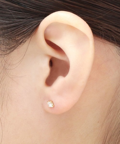 COCOSHNIK(ココシュニック)の「K18ダイヤモンド爪留め ピアス(大)(ピアス(両耳用)・レディース・アイボリー系・00)」の3枚目の写真