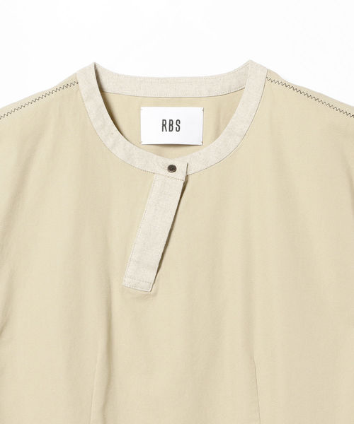 Ray BEAMS(レイビームス)の「RBS / バイカラー クルーネック フレンチスリーブ(シャツ/ブラウス・レディース・ブラック/ベージュ・ONE SIZE)」の15枚目の写真