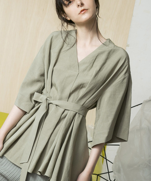 MAISON SPECIAL（メゾンスペシャル）の「ヴィスコースリネンタックチュニック 【MAISON SPECIAL/メゾンスペシャル】（シャツ/ブラウス・レディース・カーキ/アイボリー・FREE）」の11枚目の写真