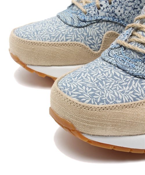 NIKE（ナイキ）の「ナイキ×リバティ エアマックス NIKE AIR MAX 1 LIB QS 540855-400（スニーカー・レディース・ライトブルー・24cm/23cm/23.5cm/24.5cm）」の6枚目の写真