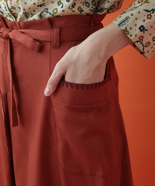 Jocomomola(ホコモモラ)の「刺繍スカート(スカート・レディース・グリーン/オレンジ・40)」の6枚目の写真