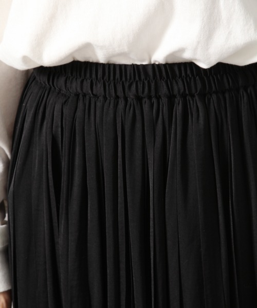 LOWRYS FARM（ローリーズファーム）の「サテンプリーツスカート　863178（スカート・レディース・ブラック/パープル/ブルー/アイボリー/ブラウン/ピンク・FREE）」の14枚目の写真