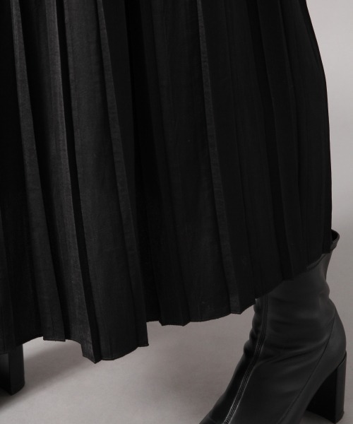 LOWRYS FARM（ローリーズファーム）の「サテンプリーツスカート　863178（スカート・レディース・ブラック/パープル/ブルー/アイボリー/ブラウン/ピンク・FREE）」の13枚目の写真