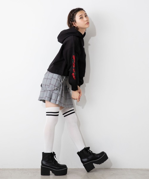 WEGO（ウィゴー）の「WEGO/スリーブ刺繍ショートビッグシルエットパーカー（パーカー・レディース・ブラック系その他/ホワイト/ブラック/その他1/その他2・FREE）」の10枚目の写真