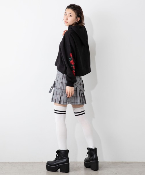 WEGO（ウィゴー）の「WEGO/スリーブ刺繍ショートビッグシルエットパーカー（パーカー・レディース・ブラック系その他/ホワイト/ブラック/その他1/その他2・FREE）」の11枚目の写真