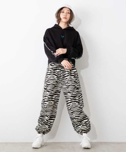 WEGO（ウィゴー）の「WEGO/スリーブ刺繍ショートビッグシルエットパーカー（パーカー・レディース・ブラック系その他/ホワイト/ブラック/その他1/その他2・FREE）」の12枚目の写真