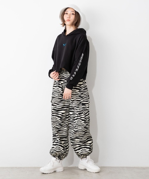 WEGO（ウィゴー）の「WEGO/スリーブ刺繍ショートビッグシルエットパーカー（パーカー・レディース・ブラック系その他/ホワイト/ブラック/その他1/その他2・FREE）」の13枚目の写真