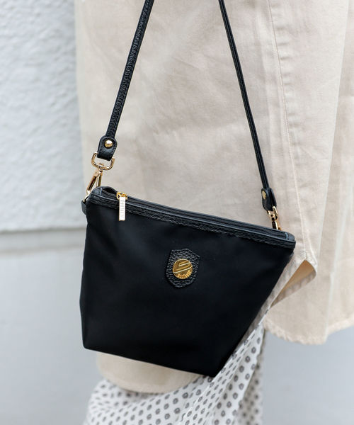 BONFANTI（ボンファンティ）の「BONFANTI:ポーチショルダー◇（ショルダーバッグ・レディース・ブラック/ベージュ/ライトグリーン・ONE SIZE）」の14枚目の写真