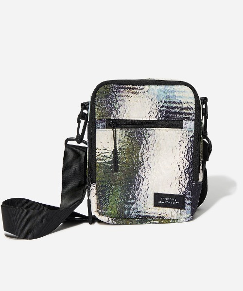 Saturdays NYC（サタデーズ ニューヨークシティ ）の「Mayden Shoulder Bag（ショルダーバッグ・メンズ・ブラック/レッド/その他・FREE）」の4枚目の写真