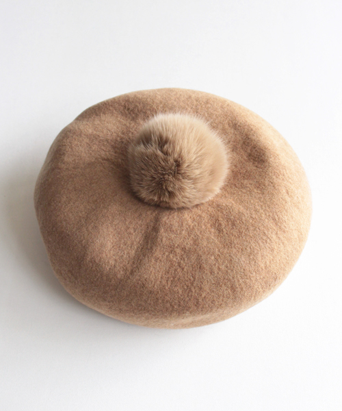 BEAUTY&YOUTH UNITED ARROWS(ビューティーアンドユースユナイテッドアローズ)の「BYSF ∵フェルトポンポンベレー(ハンチング/ベレー帽・レディース・ライトグレー/ベージュ/ネイビー・フリ-)」の2枚目の写真