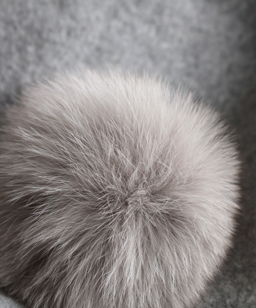 BEAUTY&YOUTH UNITED ARROWS(ビューティーアンドユースユナイテッドアローズ)の「BYSF ∵フェルトポンポンベレー(ハンチング/ベレー帽・レディース・ライトグレー/ベージュ/ネイビー・フリ-)」の4枚目の写真