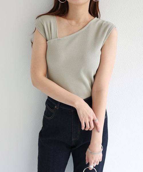 andme(アンドミー)の「テレコリブノースリーブアシメネックタンクトップ(Tシャツ/カットソー・レディース・オフホワイト/グレー系その他/グリーン系その他/ブラック/アイボリー/モカ・M/L)」の6枚目の写真