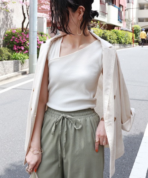 andme(アンドミー)の「テレコリブノースリーブアシメネックタンクトップ(Tシャツ/カットソー・レディース・オフホワイト/グレー系その他/グリーン系その他/ブラック/アイボリー/モカ・M/L)」の2枚目の写真