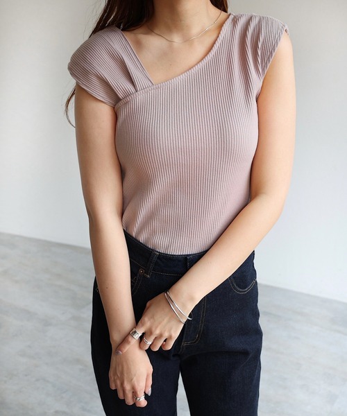 andme(アンドミー)の「テレコリブノースリーブアシメネックタンクトップ(Tシャツ/カットソー・レディース・オフホワイト/グレー系その他/グリーン系その他/ブラック/アイボリー/モカ・M/L)」の5枚目の写真