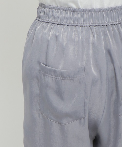 LBC(エルビーシー)の「サテンボタンヅカイテーパードパンツ(その他パンツ・レディース・ブラック/グレー・L/M)」の10枚目の写真