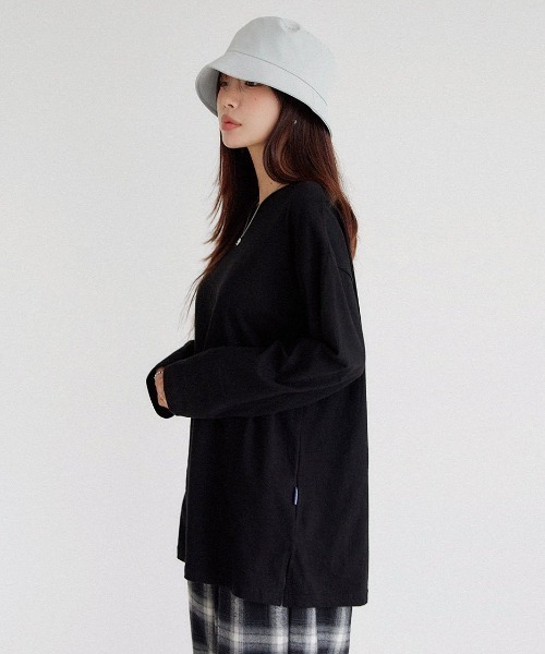 muahmuah（ムーアムーア）の「A'GEM/9 × .kom『muah muah/ムーアムーア』LAYERED LONG SLEEVE T-SHIRT/レイヤード 長袖Tシャツ（Tシャツ/カットソー・レディース・ホワイト/ブラック/グレー・FREE）」の2枚目の写真