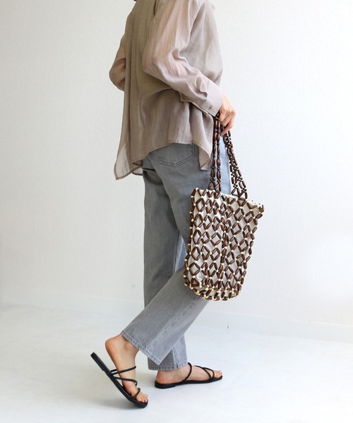 AmiAmi（アミアミ）の「スクエアトゥナローストラップフラットサンダル（サンダル・レディース・ブラック/ブラウン/ライトベージュ/パイソン・LL/S/M/L）」の7枚目の写真