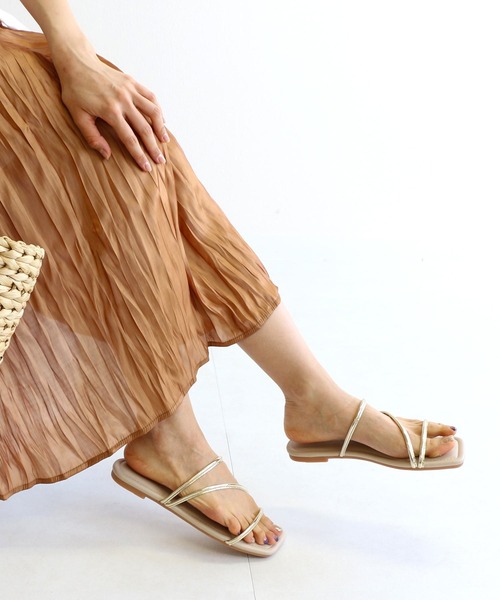 AmiAmi（アミアミ）の「スクエアトゥナローストラップフラットサンダル（サンダル・レディース・ブラック/ブラウン/ライトベージュ/パイソン・LL/S/M/L）」の10枚目の写真