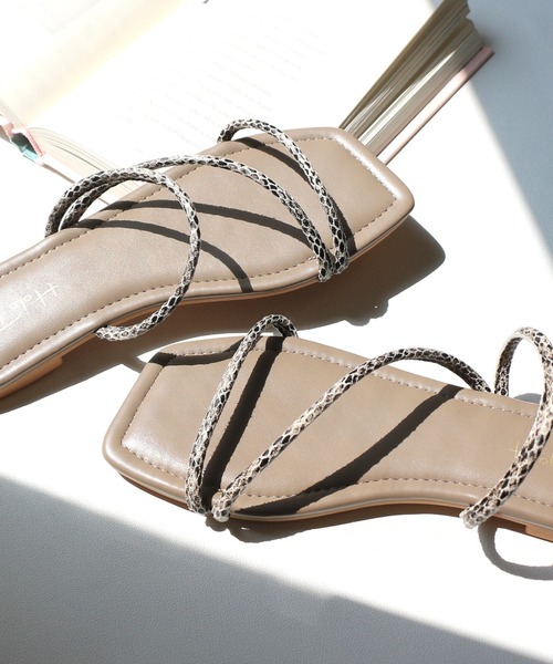 AmiAmi（アミアミ）の「スクエアトゥナローストラップフラットサンダル（サンダル・レディース・ブラック/ブラウン/ライトベージュ/パイソン・LL/S/M/L）」の16枚目の写真