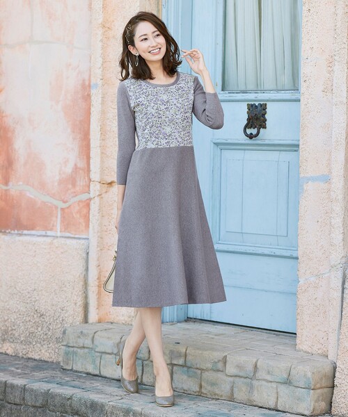 Tiaclasse（ティアクラッセ）の「【洗える】異素材使いの花柄シフォンコンビワンピース（ワンピース・レディース・ブラック/グレー/ミント/モカ・11号/9号/7号）」の5枚目の写真