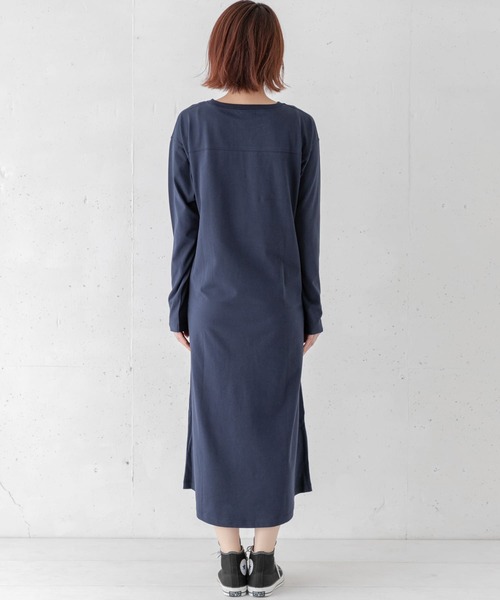 Champion(チャンピオン)の「『別注』Champion×Sonny Label フットボールロゴロングスリーブTシャツワンピース(ワンピース・レディース・ホワイト/ネイビー/バーガンディー・ONE)」の5枚目の写真